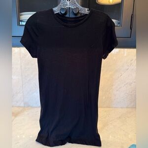 Chic Women’s Designer Maternity Black Crewneck Tee Tissue Weight Size Small